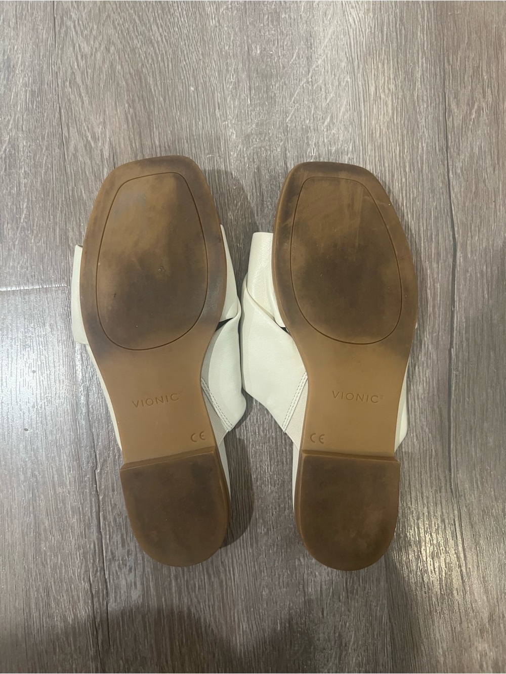 Vionic Leather Miramar Slide Sandal In Cream - Picture 4 of 5